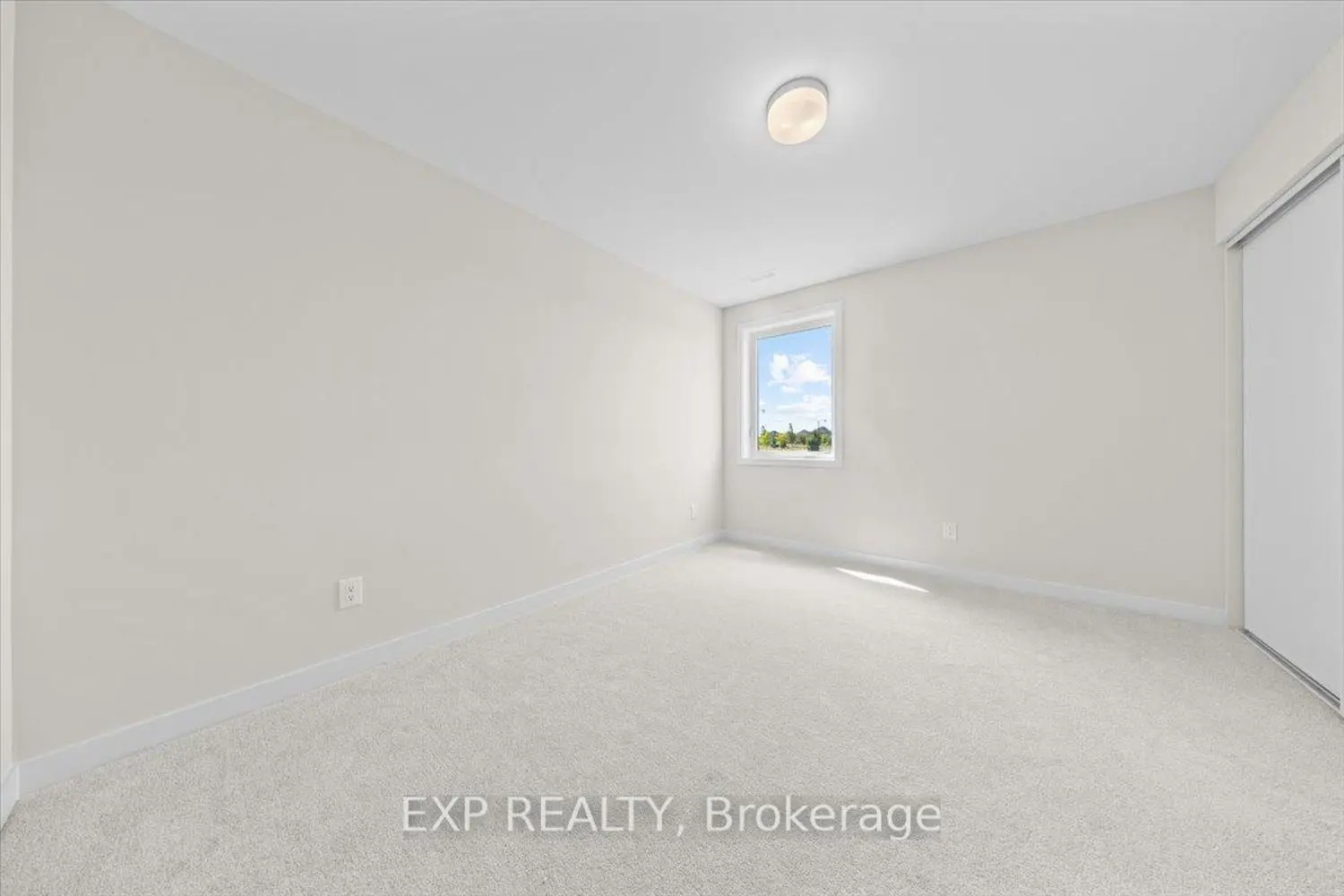 Additional image 4 of 614 Tobiano Private