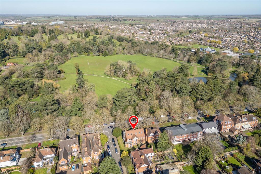 Additional image 3 of 7 bed detached house for salePark Avenue, Bedford MK40