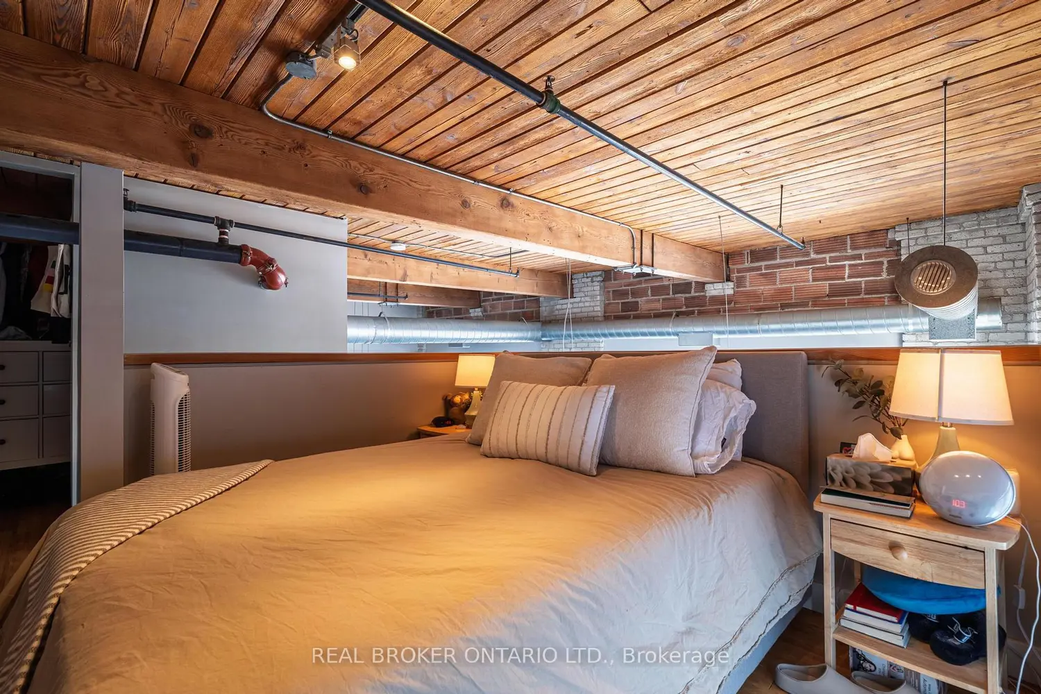 Additional image 19 of 2154 Dundas Street Ph3