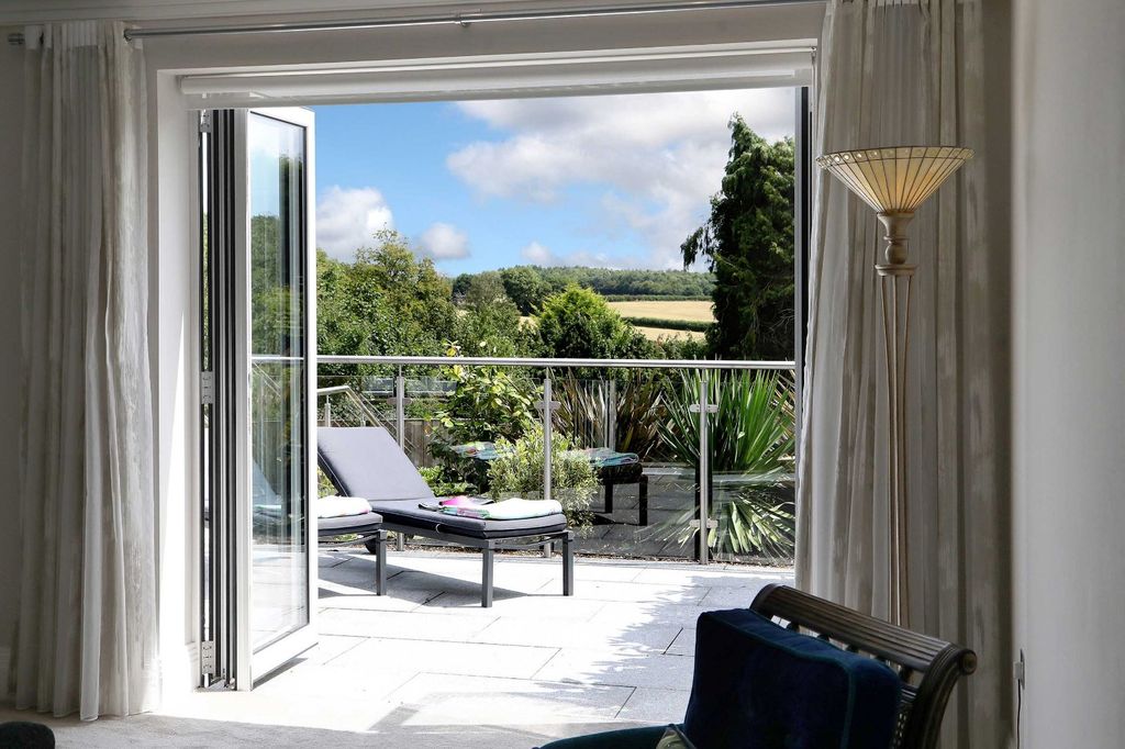 Additional image 17 of 4 bed flat for salePenn Road, Beaconsfield, Buckinghamshire HP9