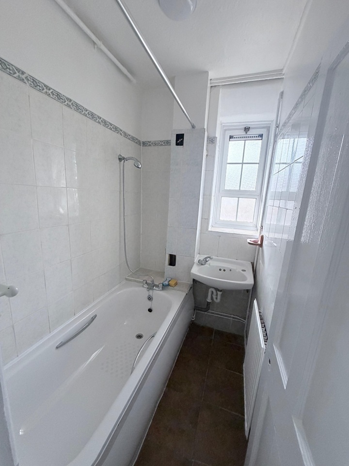 Additional image 7 of 2 Bed Flat, Reardon House, E1W, N1 7GU