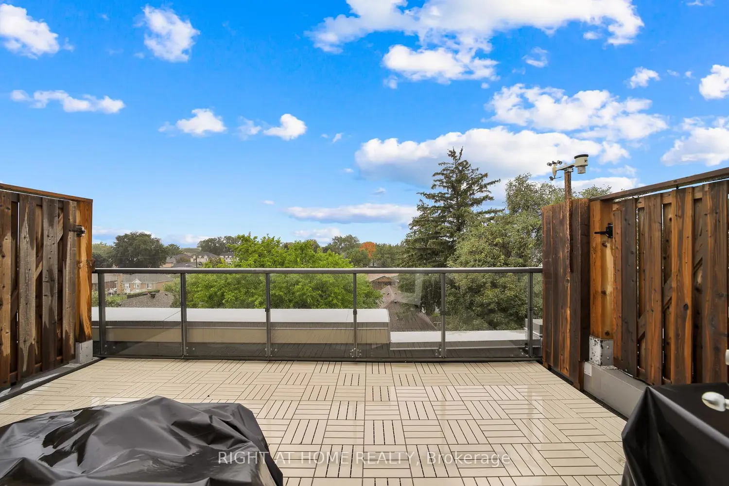 Additional image 19 of 639 Lawrence Avenue 312