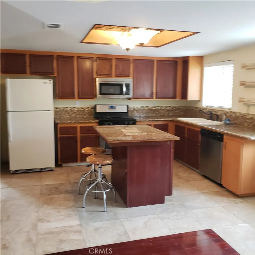 Additional image 4 of 4176 Chittenden Cir, Jurupa Valley, CA 92509