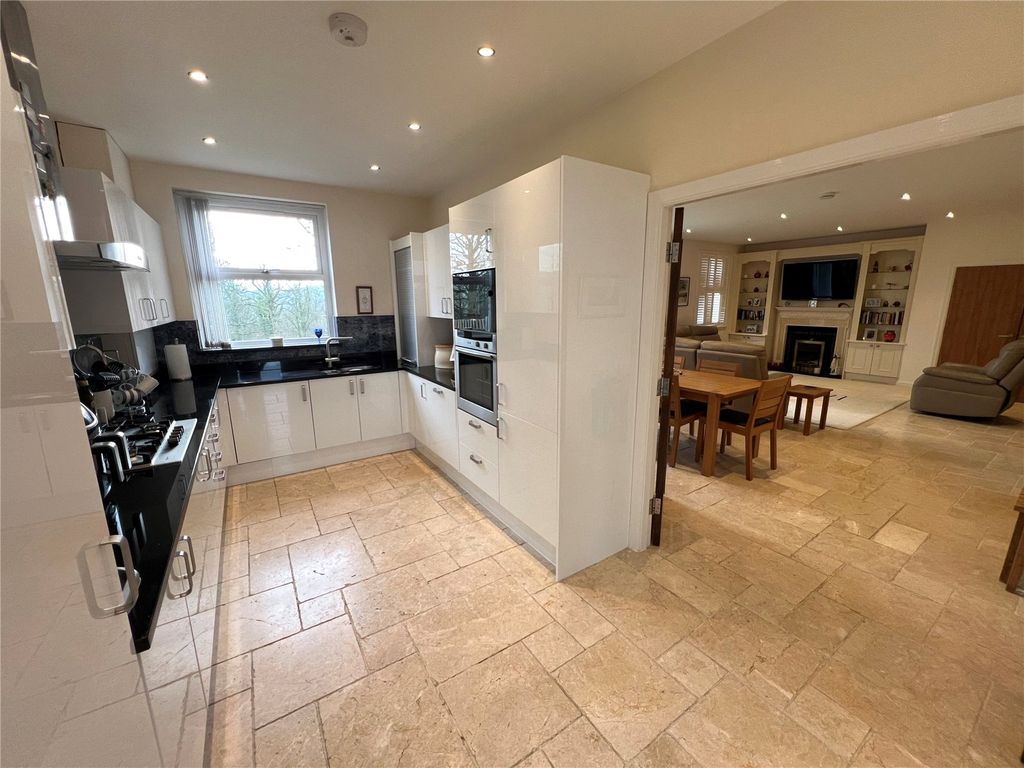 2 bed flat for saleWhaley Lane, Whaley Bridge, High Peak, Derbyshire SK23 photo 2