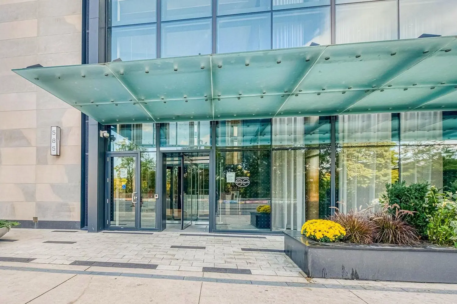 585 Bloor Street 1118