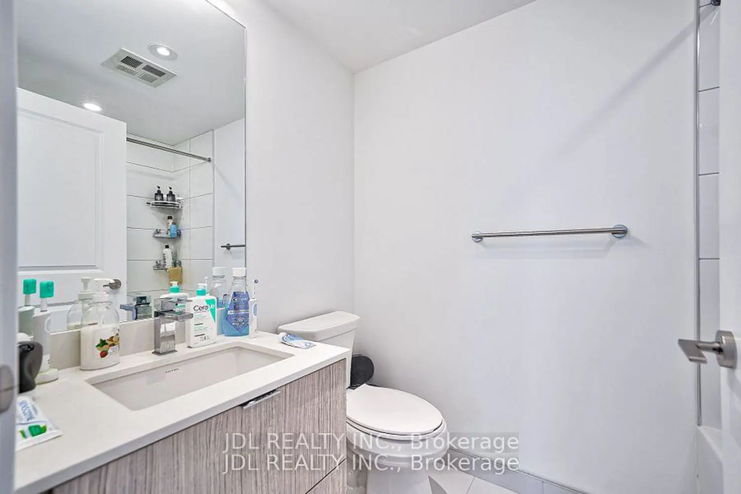 Additional image 17 of 395 Bloor Street 1608