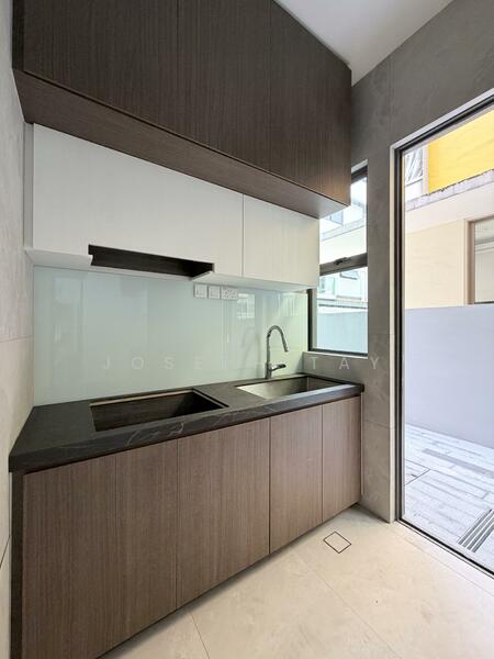 Additional image 6 of 3J East Coast Avenue