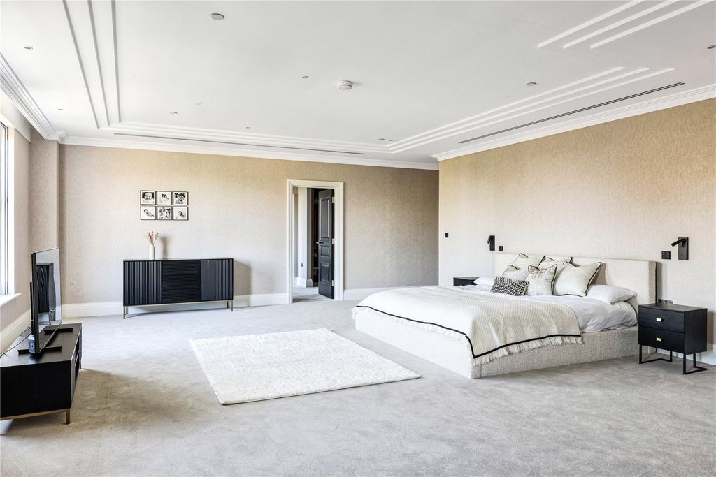 Additional image 16 of 6 bed detached house for saleCharters Gate, Ascot, Berkshire SL5