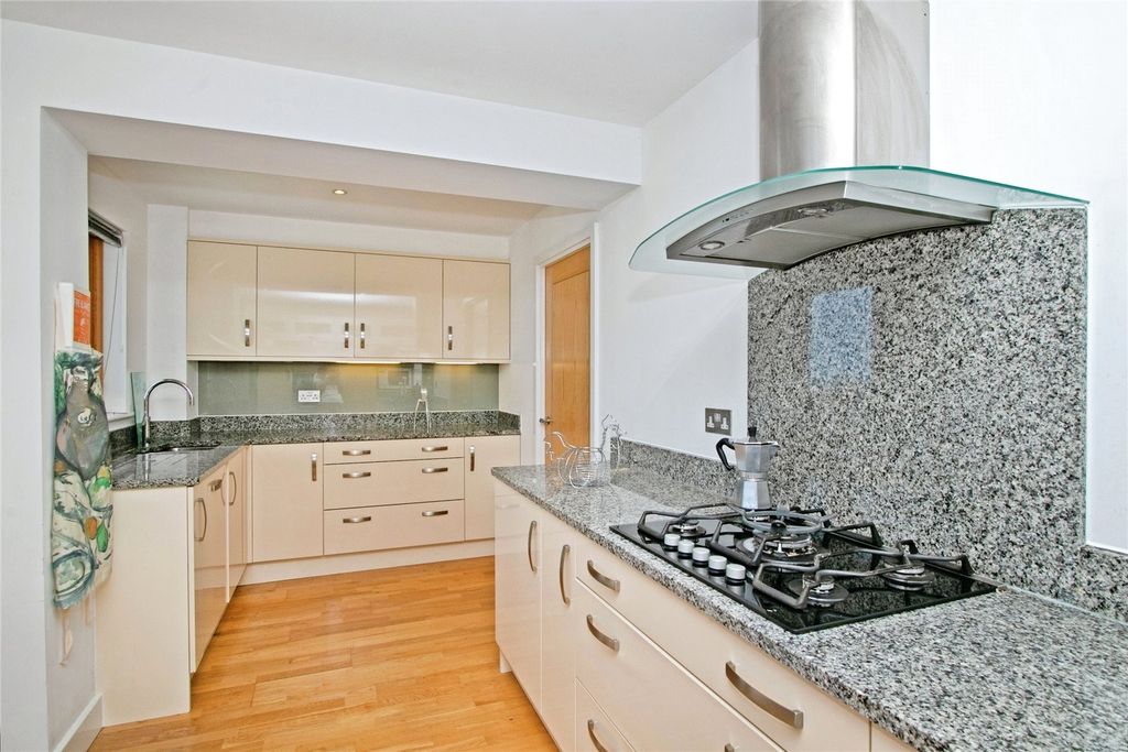 Additional image 28 of 3 bed flat for salePentire Avenue, Pentire, Newquay, Cornwall TR7