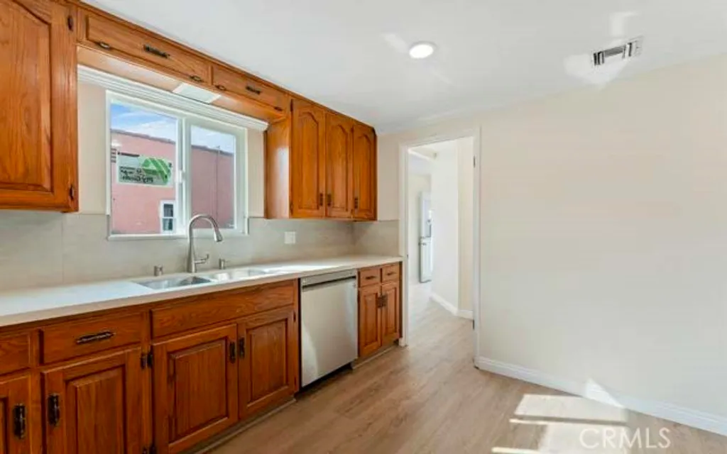 Additional image 10 of 911 N Pass Ave, Burbank, CA 91505