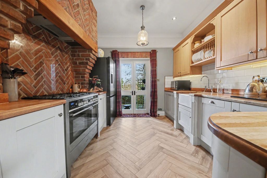 Additional image 9 of 6 bed property for saleThorold Road, Bitterne Park SO18