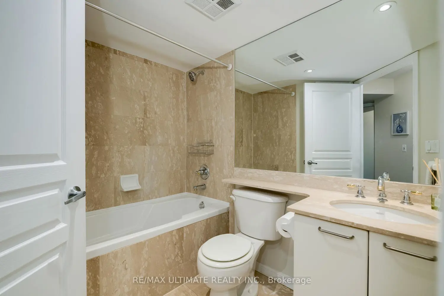 Additional image 5 of 140 Simcoe Street 1004