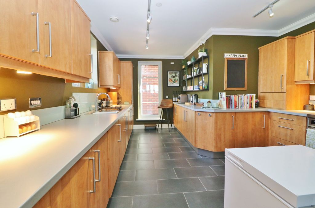 Additional image 3 of 3 bed flat for saleBotley Road, West End SO30