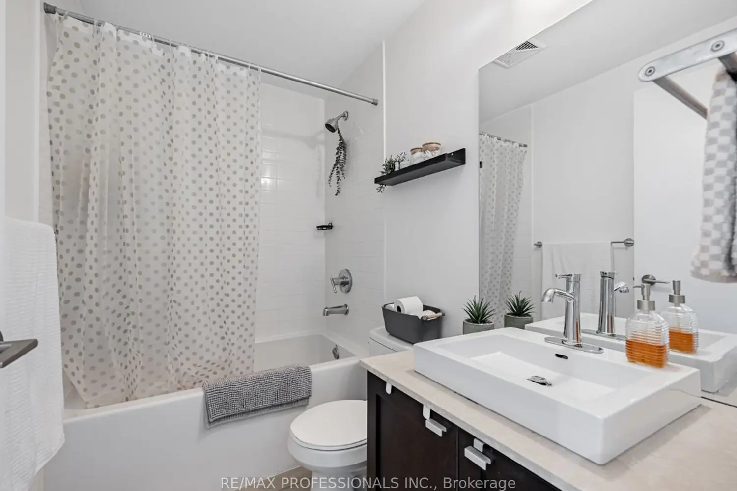 Additional image 13 of 105 The Queensway 2113