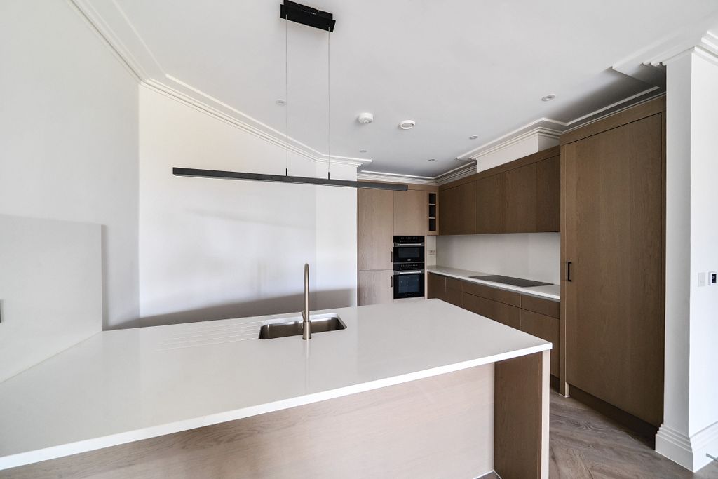 Additional image 3 of 2 bed flat for saleMadeira Walk, Ascot SL5