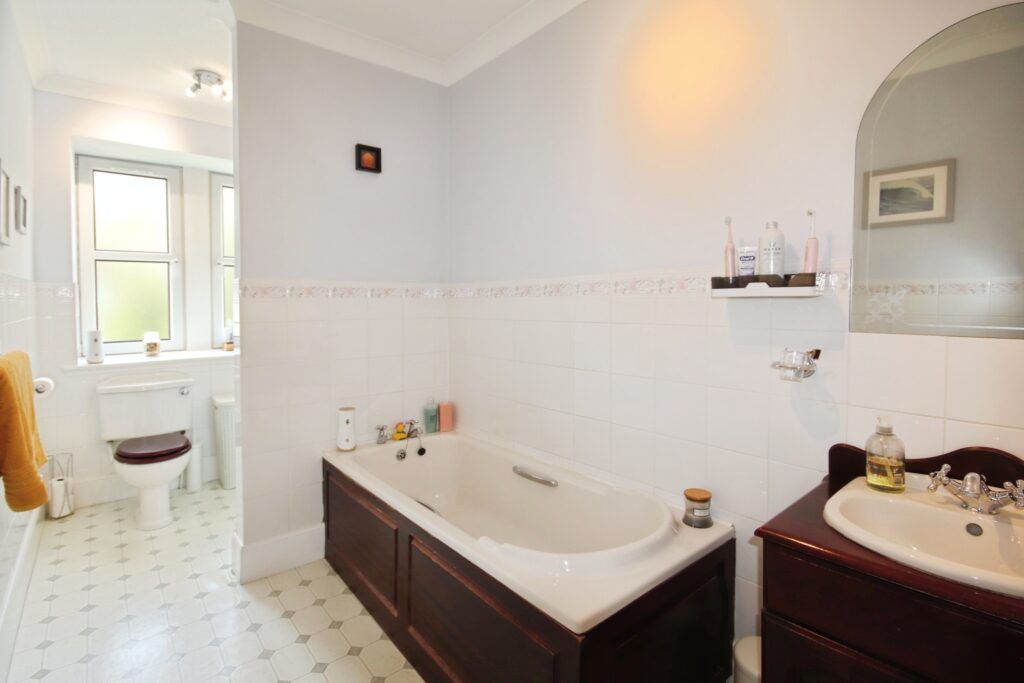Additional image 10 of 3 bed flat for sale3/1, 31 Ardbeg Road, Rothesay PA20