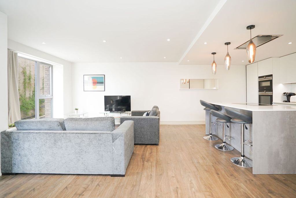 2 bed flat for saleChelsea Heights, Berkeley Place S11 photo 2