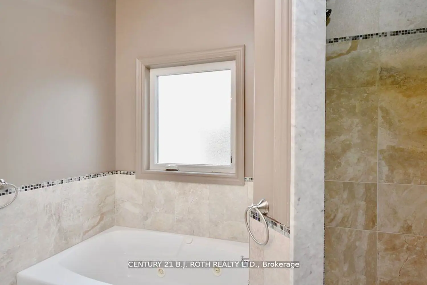 Additional image 10 of 1738 Wingrove Avenue