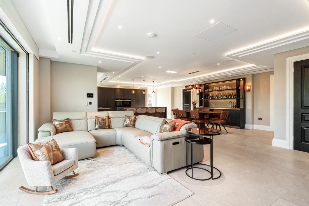 Additional image 4 of 6 bed detached house for saleCharters Gate, Hancocks Mount, Ascot, Berkshire SL5