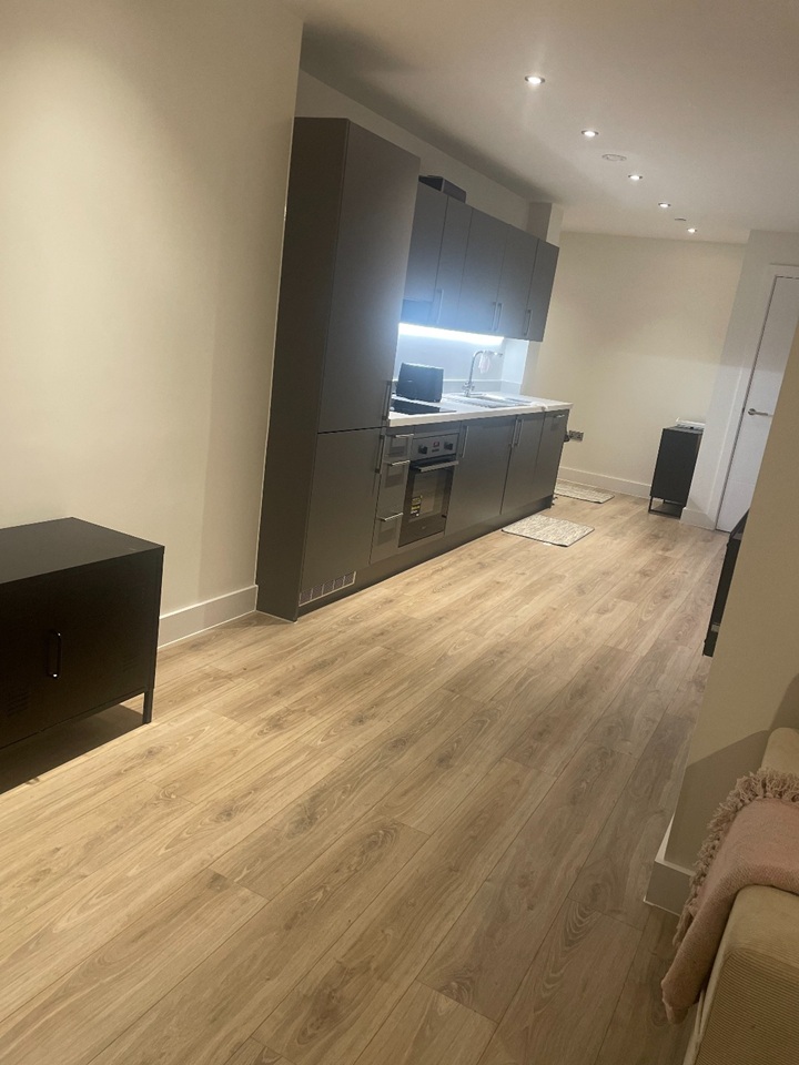 1 Bed Flat, Stratford House Road, B5, N1 7GU