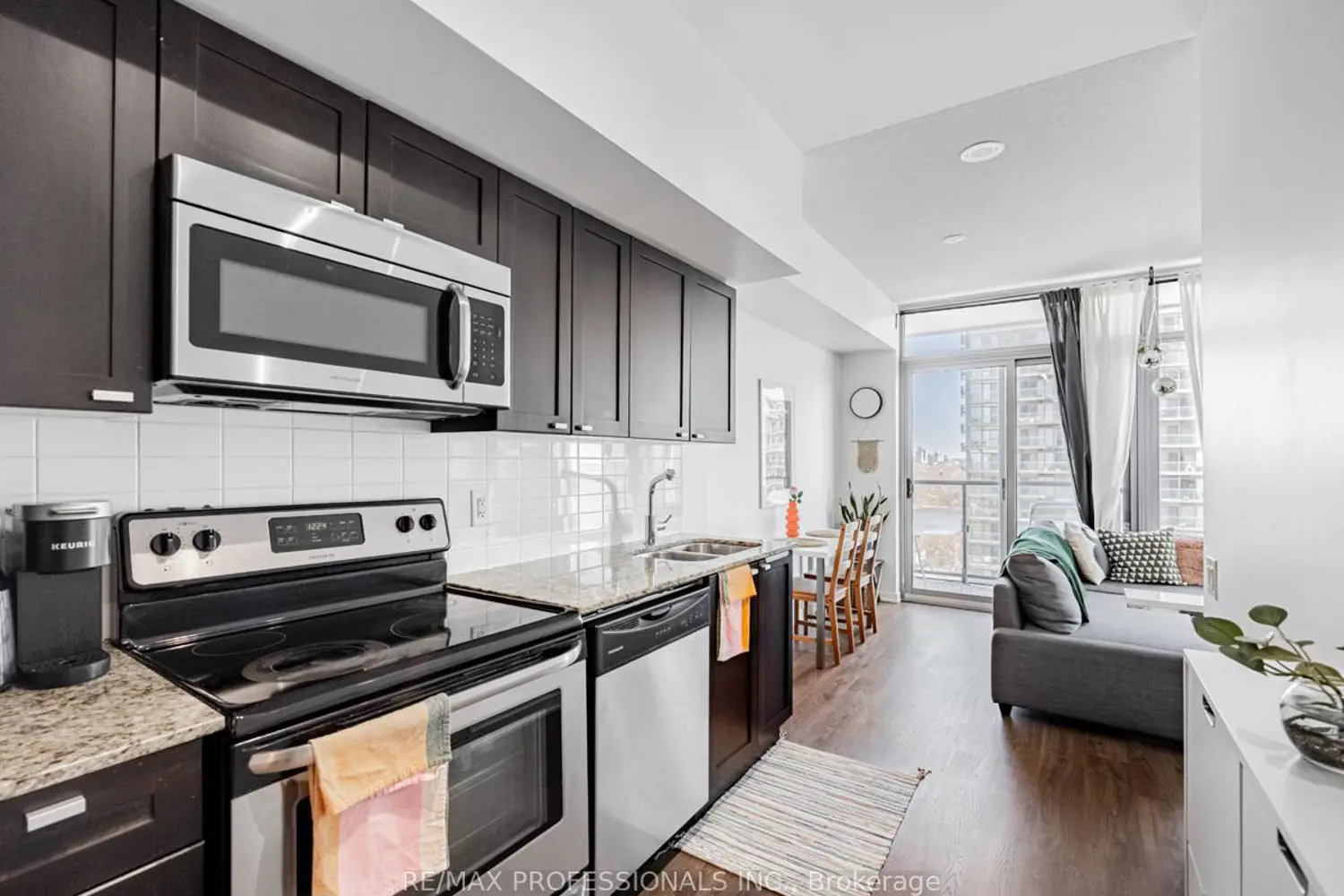Additional image 5 of 105 The Queensway 2113