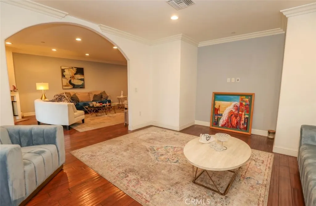 Additional image 15 of 13037 Moorpark St, Studio City, CA 91604