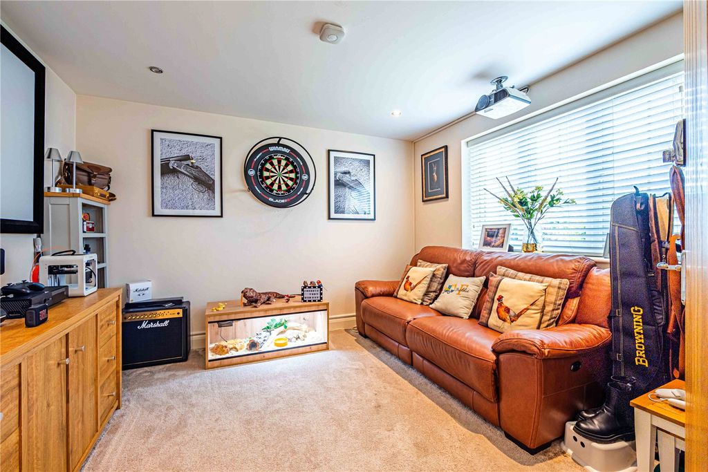 Additional image 9 of 4 bed detached house for saleDunstable Road, Caddington, Central Bedfordshire LU1