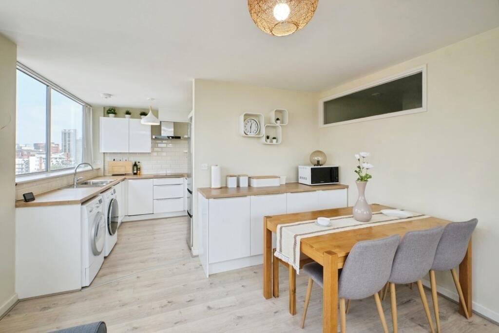 Additional image 2 of 2 Bed Flat, Suffolk Street Queensway, B1, N1 7GU