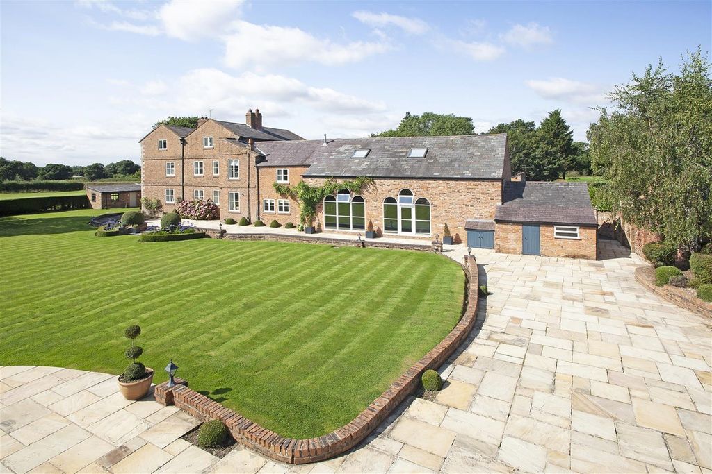 6 bed detached house for saleWhitchurch Road, Milton Green, Chester CH3