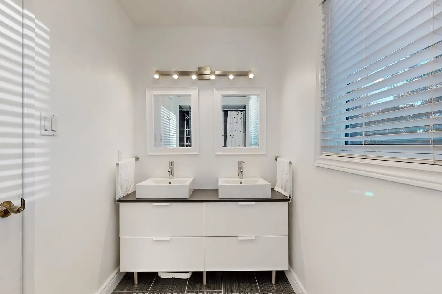 Additional image 9 of 1217 Lambeth Road