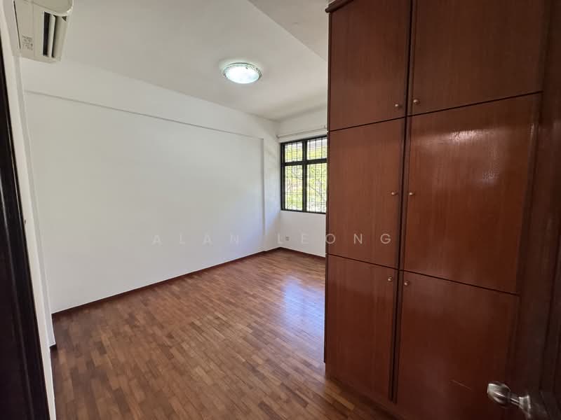Additional image 13 of Loyang Besar Close