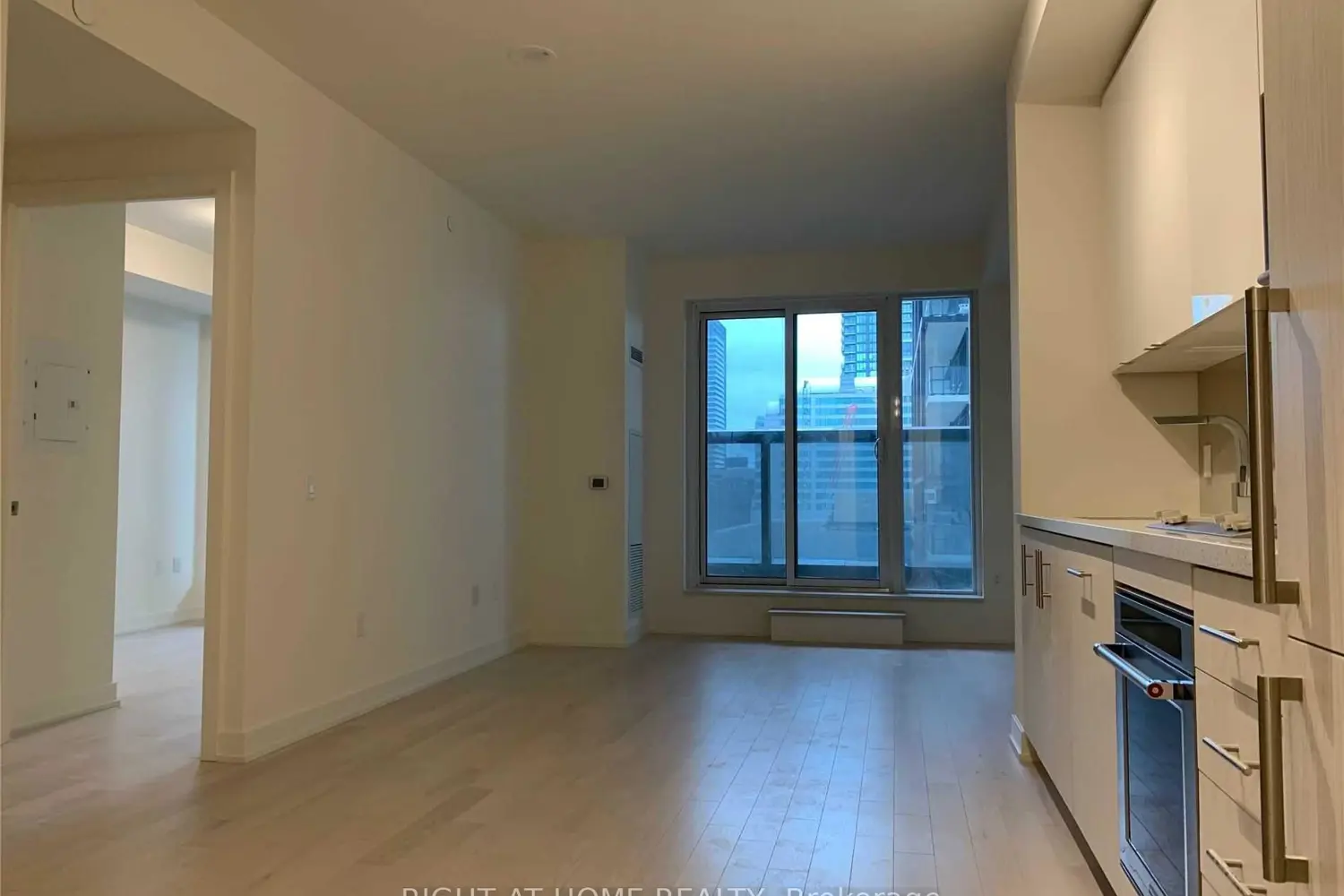 Additional image 4 of 330 Richmond Street 1501