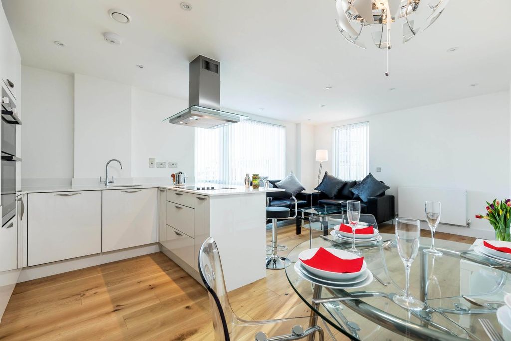 Additional image 3 of 2 bed flat for sale1 Maritime Walk, Ocean Village SO14