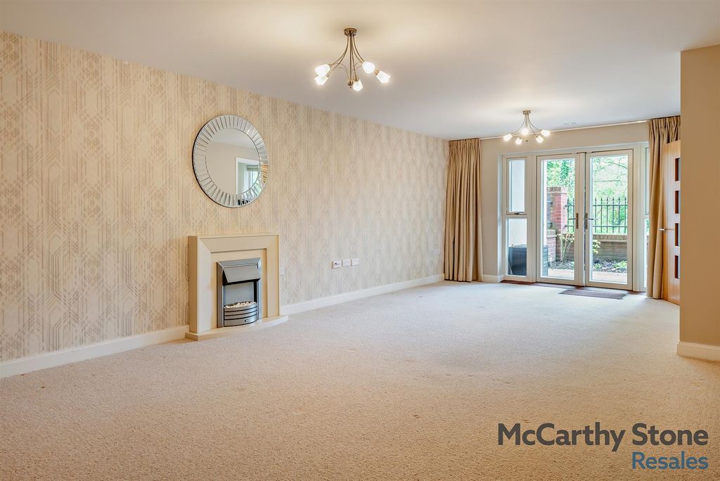 2 bed flat for saleCanning Place, Granham Close, Marlborough SN8 photo 4