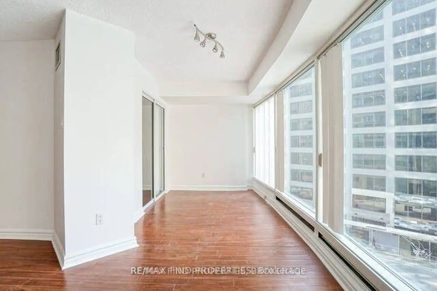 Additional image 17 of 33 University Avenue 604