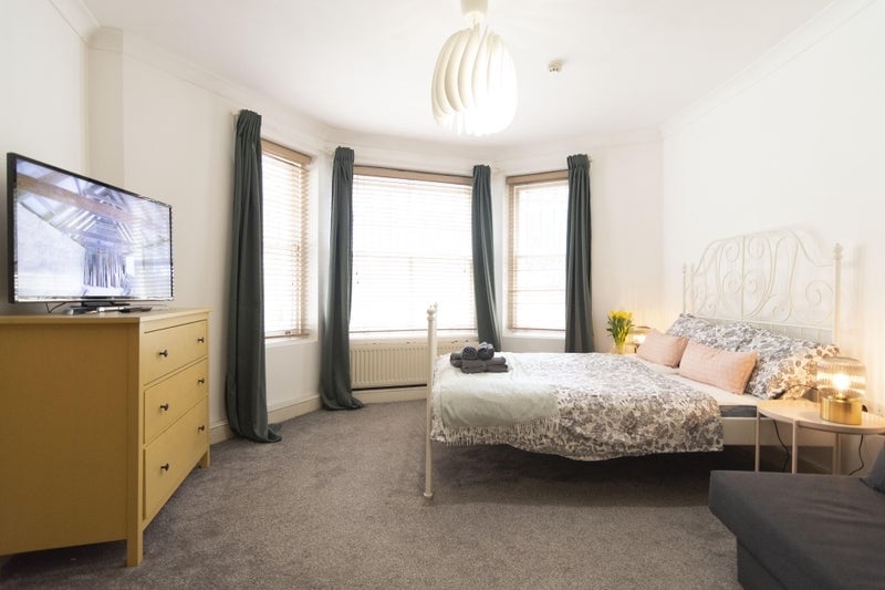 Additional image 3 of Studio Flat, Holland Park Gardens, W14, N1 7GU