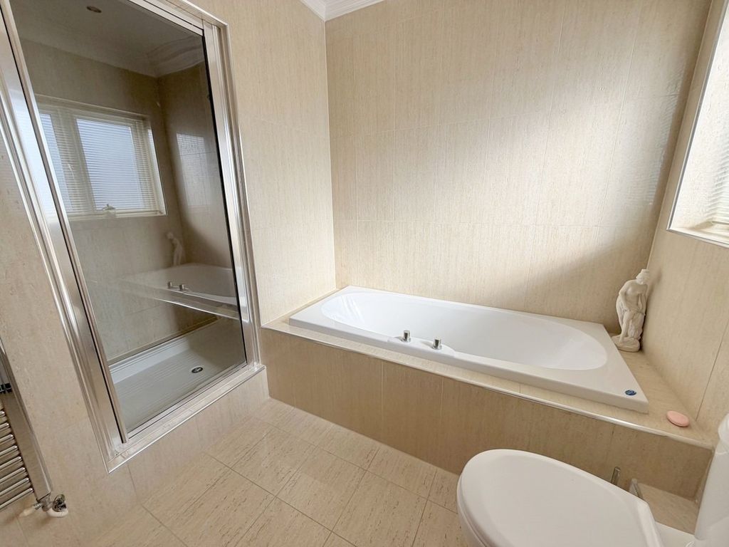 Additional image 17 of 3 bed flat for saleNairn Road, Canford Cliffs, Poole BH13