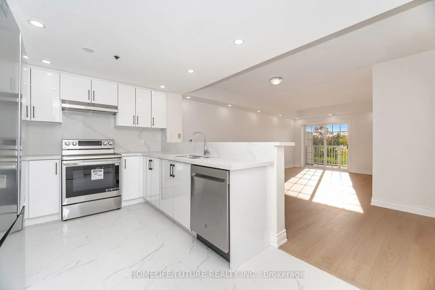 Additional image 3 of 7428 Markham Road 203