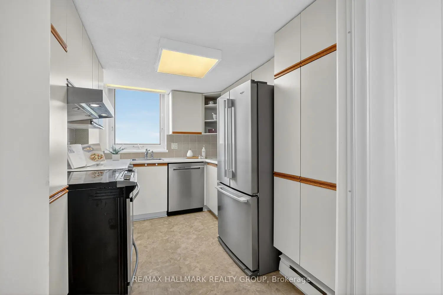 Additional image 9 of 80 Sandcastle Drive 1207