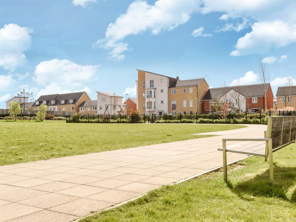 Additional image 20 of 52 bed block of flats for salePadworth Avenue, Reading RG2
