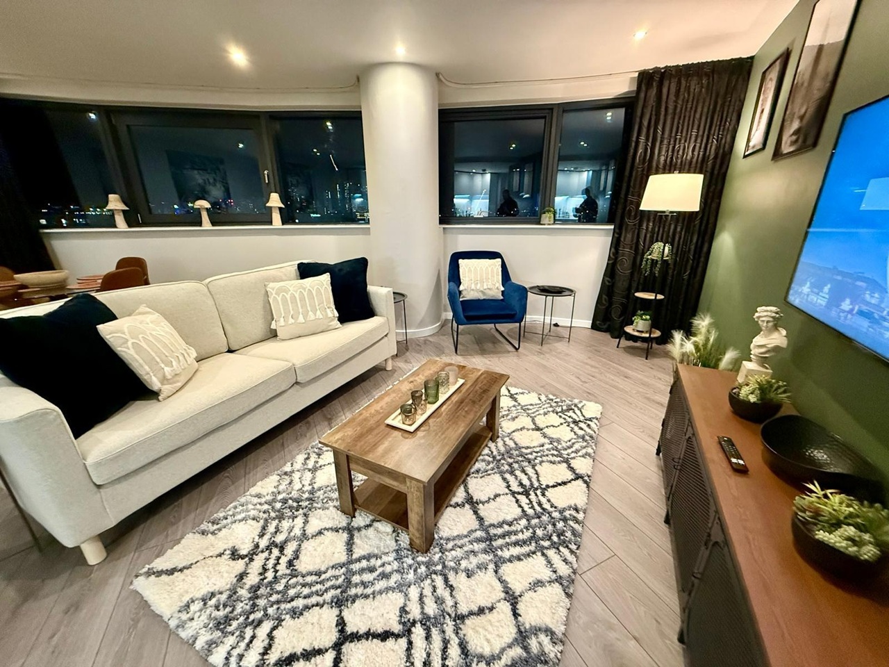 2 Bed Flat, Bridgewater Place, LS11, N1 7GU