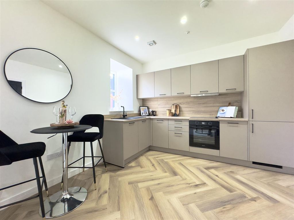 Additional image 2 of 2 bed flat for saleKirk Street, Strathaven ML10
