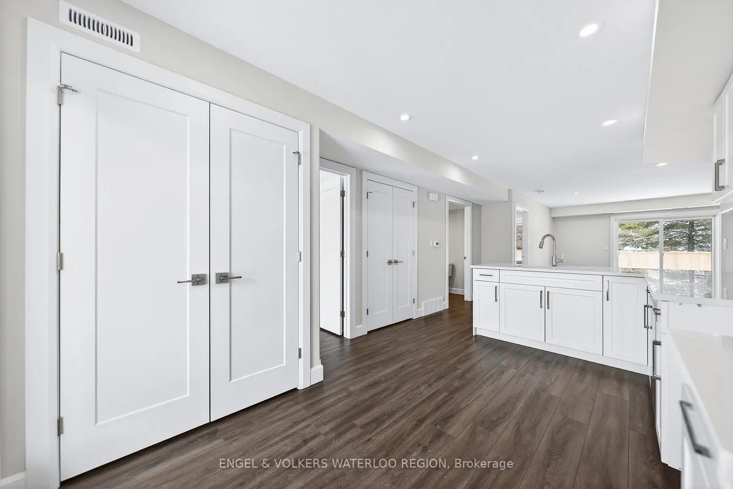 Additional image 5 of 3202 Vivian Line 47