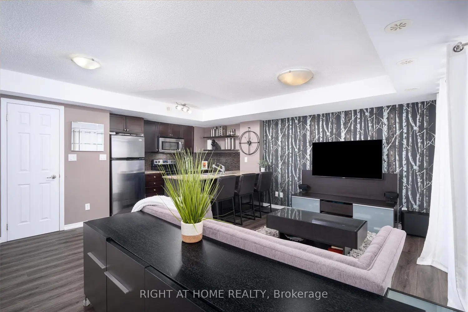 1 Ruttan Street 112 photo 4