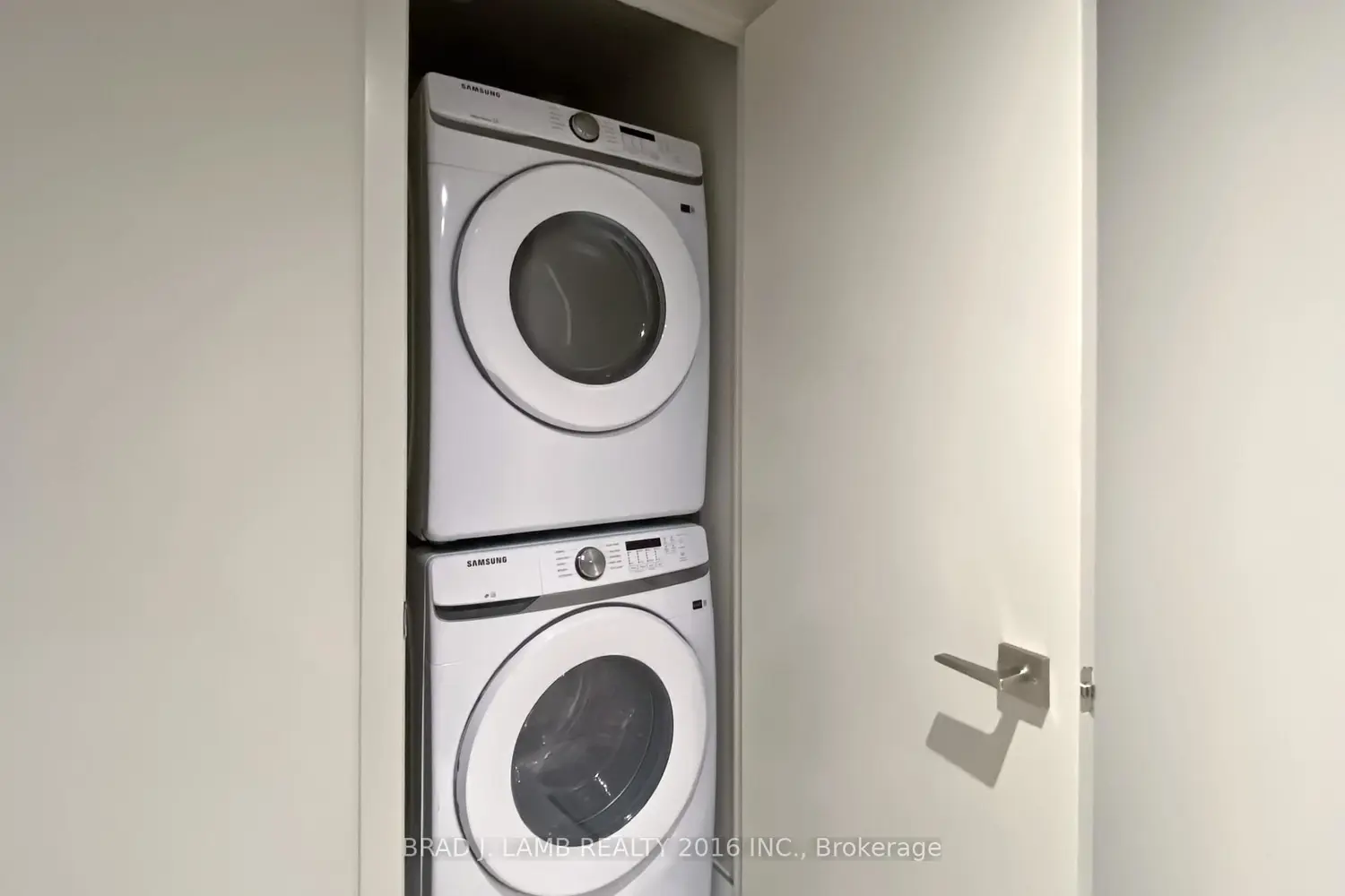 Additional image 5 of 195 Mccaul Street 518