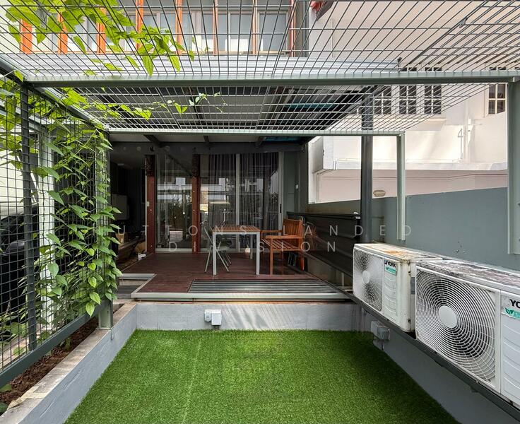 Cairnhill/Orchard/Emerald Hill photo 3
