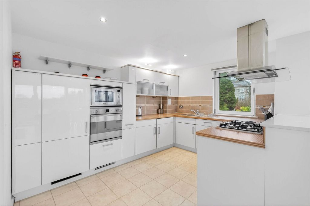 Additional image 3 of 2 bed flat for sale10 Queens Highlands, Aberdeen AB15