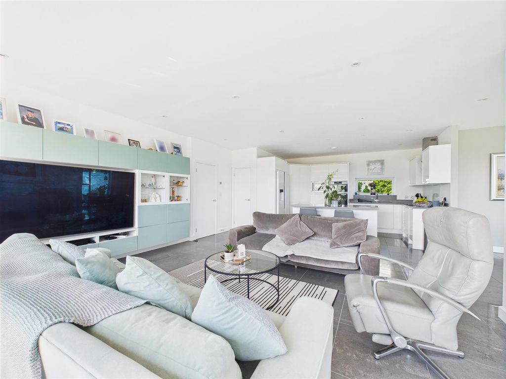 Additional image 2 of 4 bed detached house for saleArosfa Avenue, Porthcawl CF36