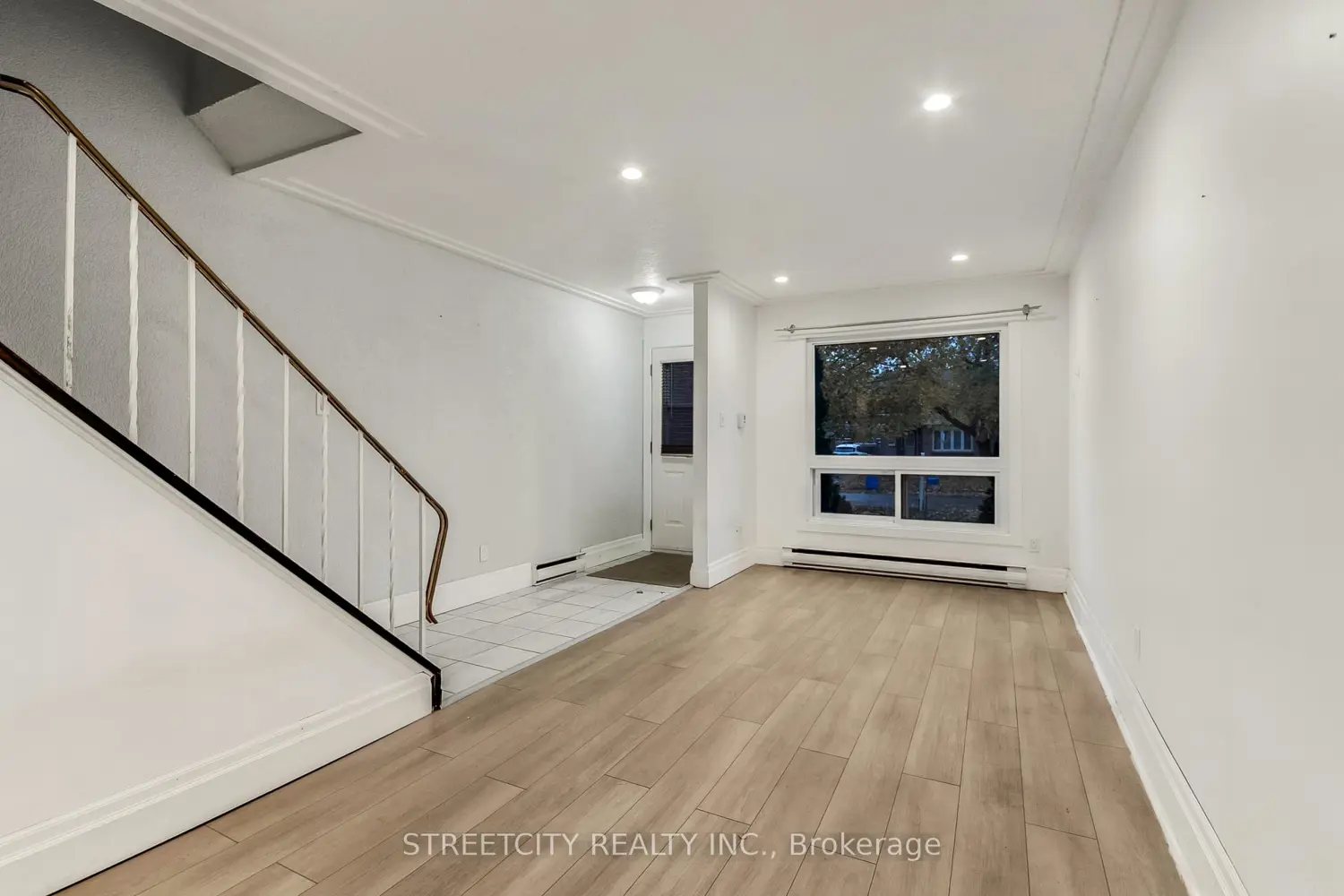 71 Wellesley Crescent D photo 3