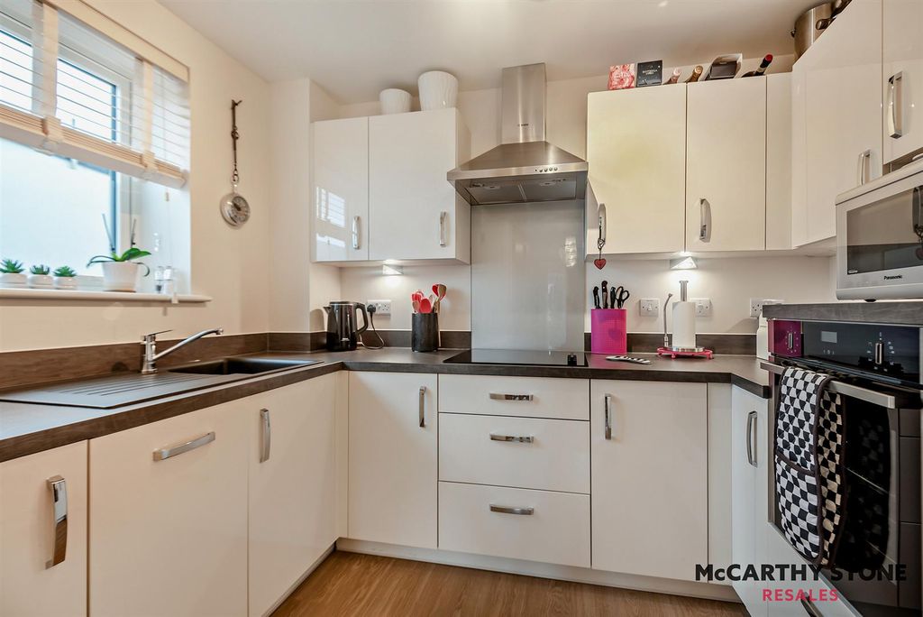 Additional image 7 of 2 bed flat for saleMonument Place, Endless Street, Salisbury SP1